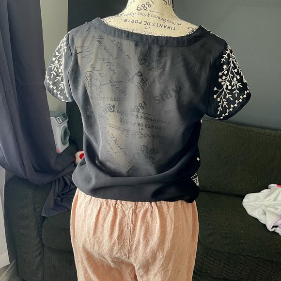 SHEER BLACK EMROIDED TOPS - Picture 2 of 5